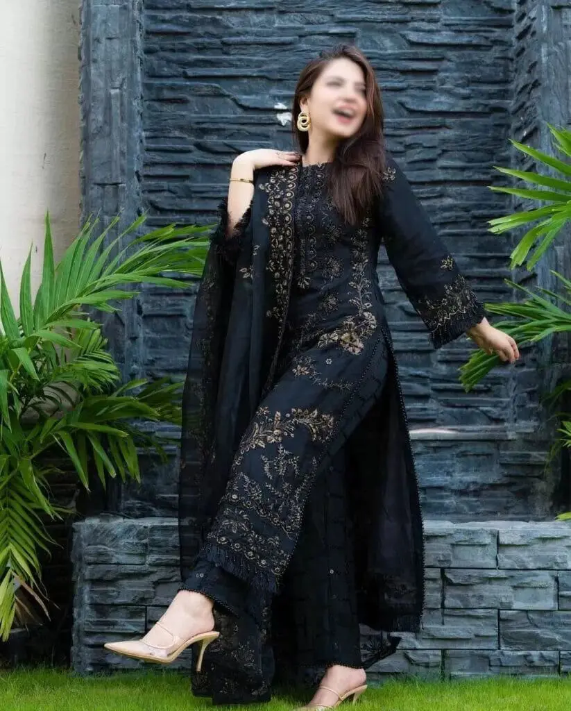 Dananeer Unstitched Zinc Embroidered 3 Piece Lawn Suit - Image 2