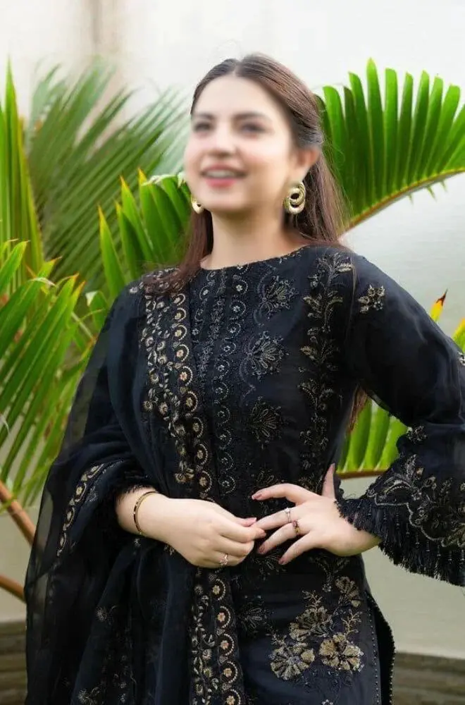 Dananeer Unstitched Zinc Embroidered 3 Piece Lawn Suit - Image 3