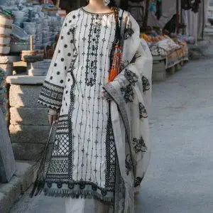 Qalamkar embroidered 3-piece lawn suit in summer design with matching dupatta and intricate threadwork