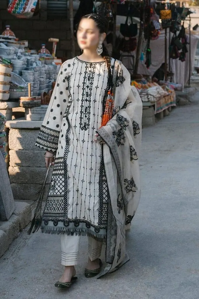 Qalamkar embroidered 3-piece lawn suit in summer design with matching dupatta and intricate threadwork