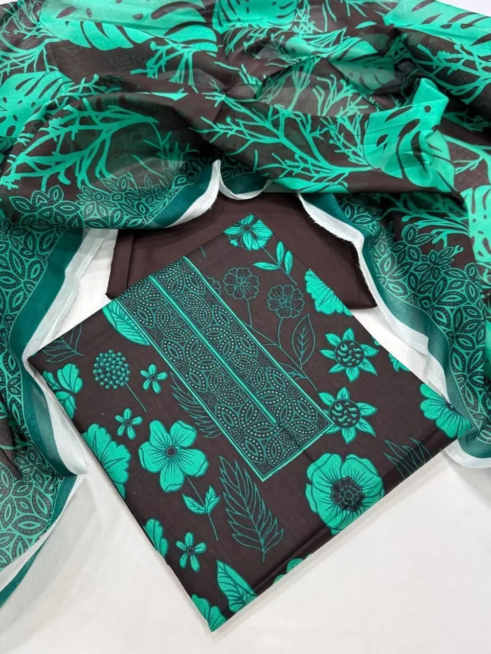 Almirah Design 18 – Sea Green Printed Lawn Suit with Voil Dupatta and Dyed Trousers