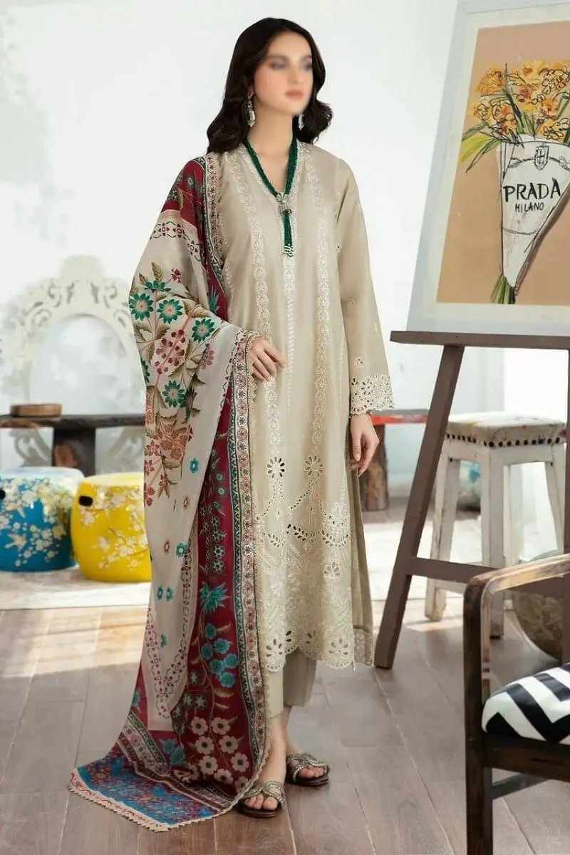 Maria B embroidered lawn suit Design 6062 – front closeup