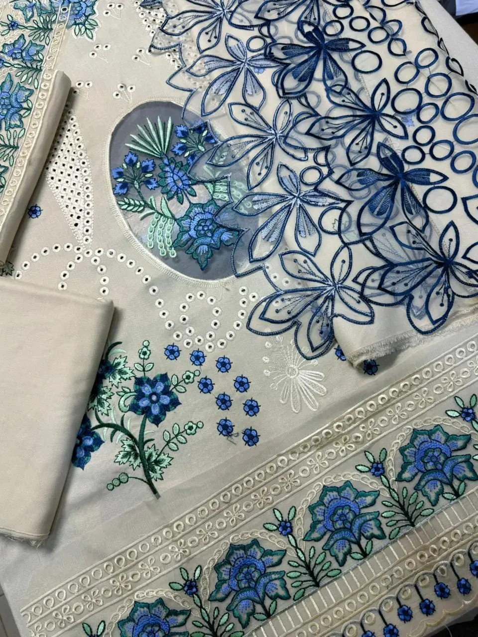 Mahnur – Dhank Embroidered 3pc Suit with Wool Shawl - Image 7