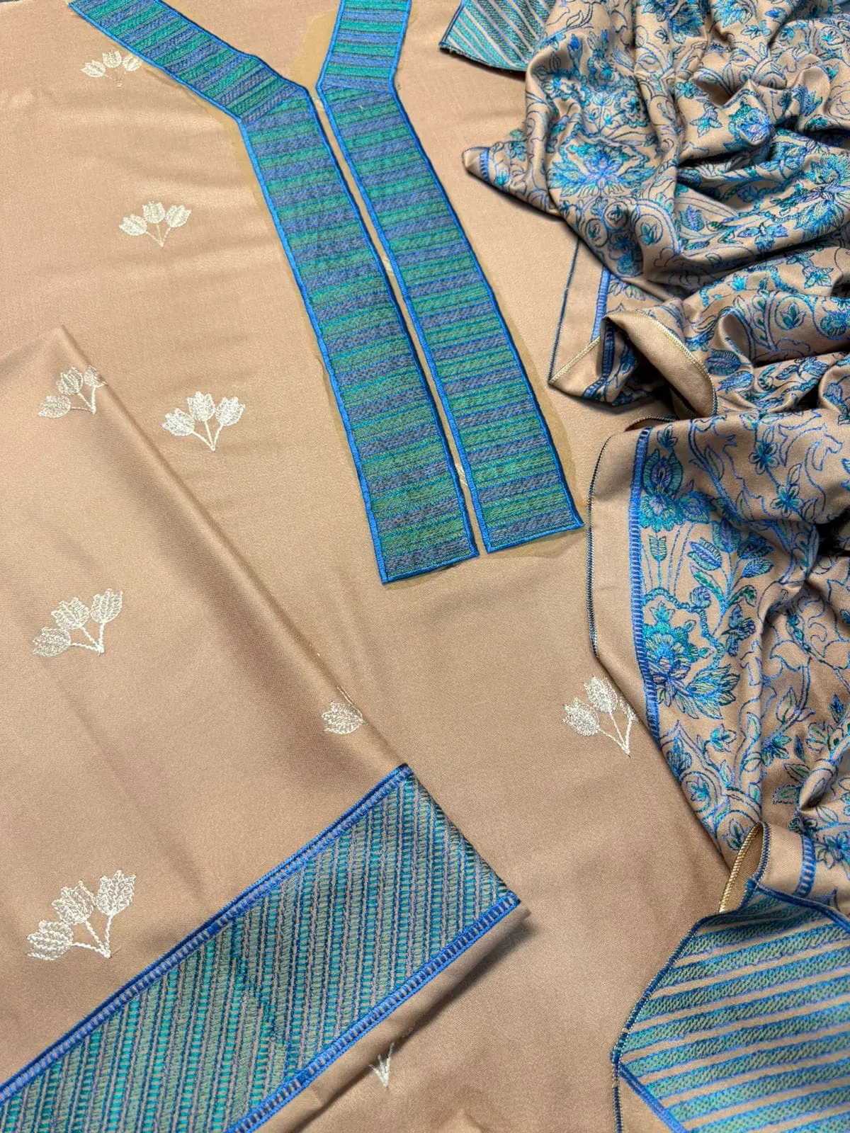 Bareeze – Unstitched Dhanak 3 Piece Winter Suit with Embroidered Shawl - Image 4