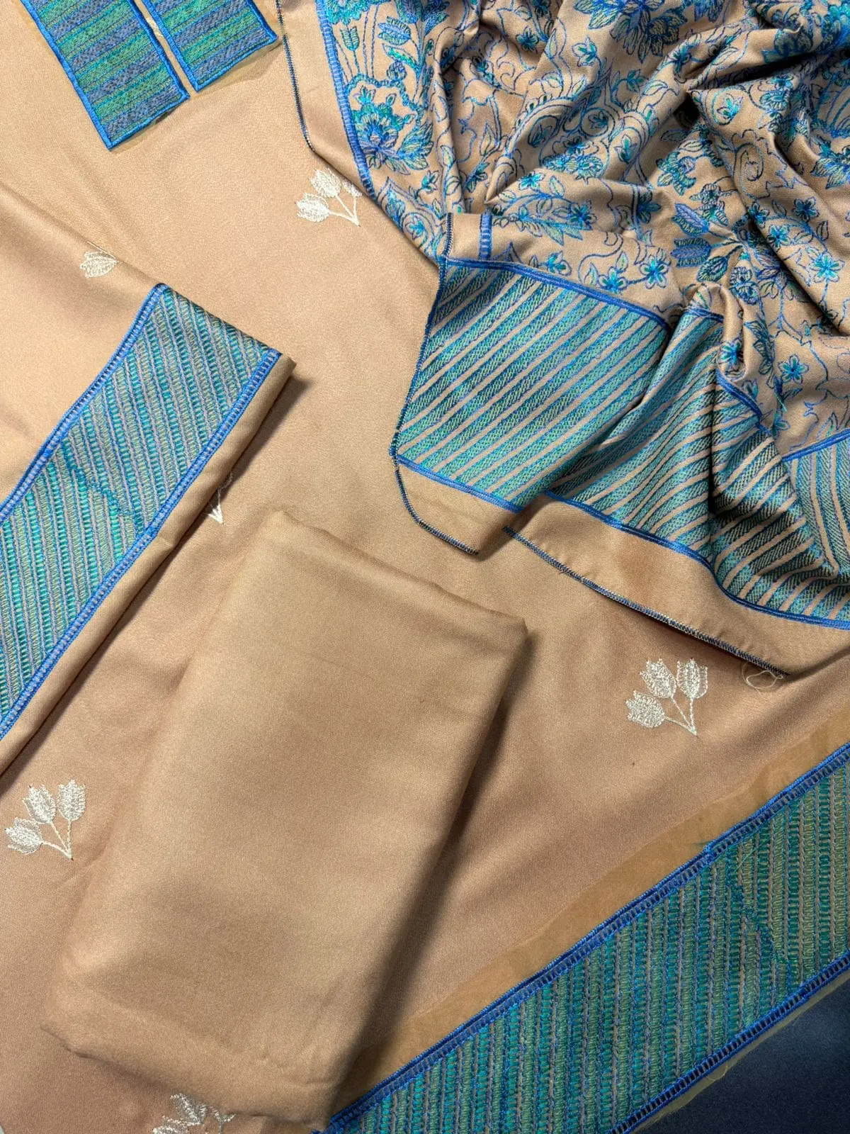 Bareeze – Unstitched Dhanak 3 Piece Winter Suit with Embroidered Shawl - Image 2