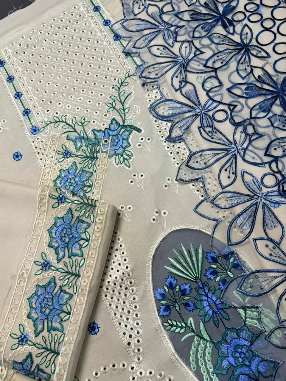 Mahnur – Dhank Embroidered 3pc Suit with Wool Shawl - Image 8