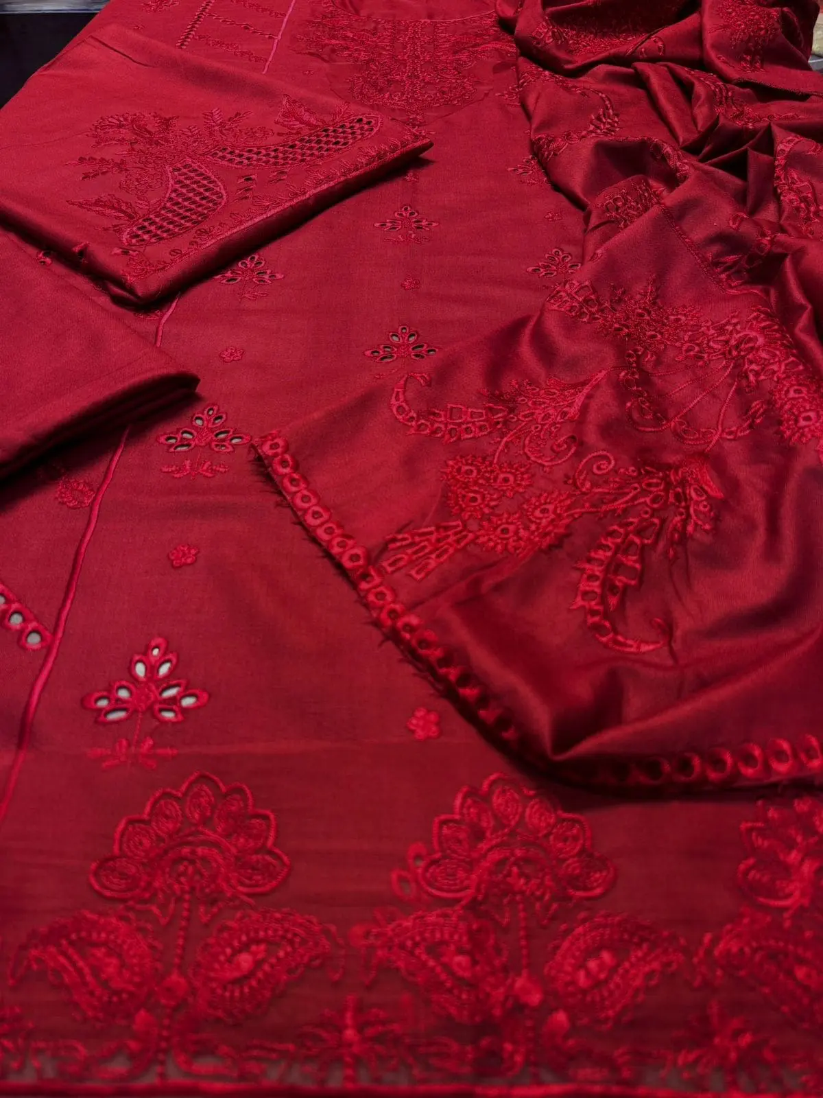 Qalamkar – Unstitched Dhanak 3 Piece Suit with Embroidered Shawl (Code 799) - Image 4