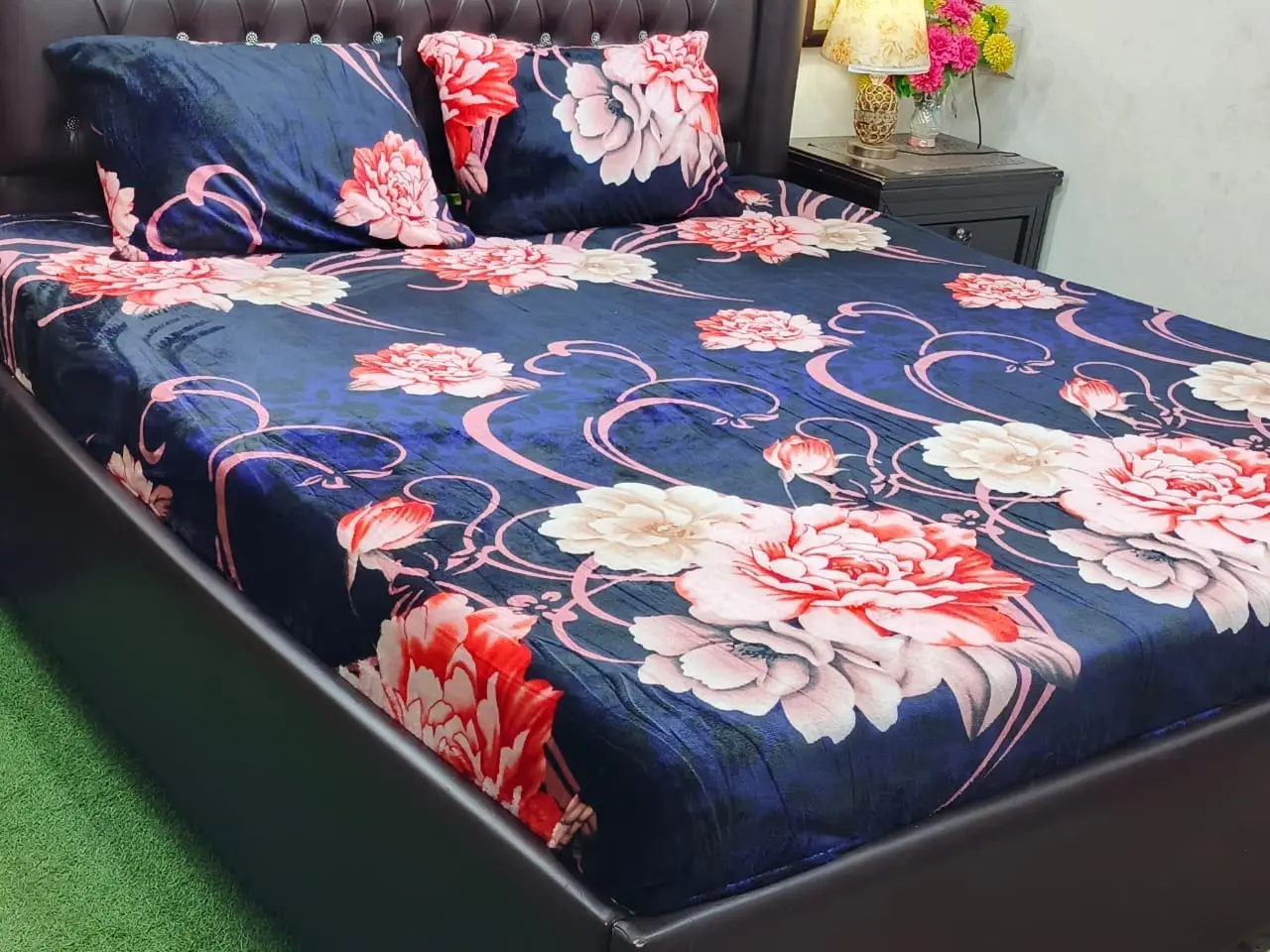 Fleece 3 Piece King Size Double Bed Bedsheet – Floral Winter Collection 2025 - Image 4