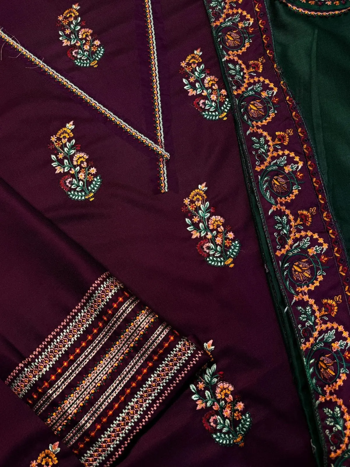 BATIK – 3pc Dhanak Winter Suit with Embroidery (Code 7281) - Image 5