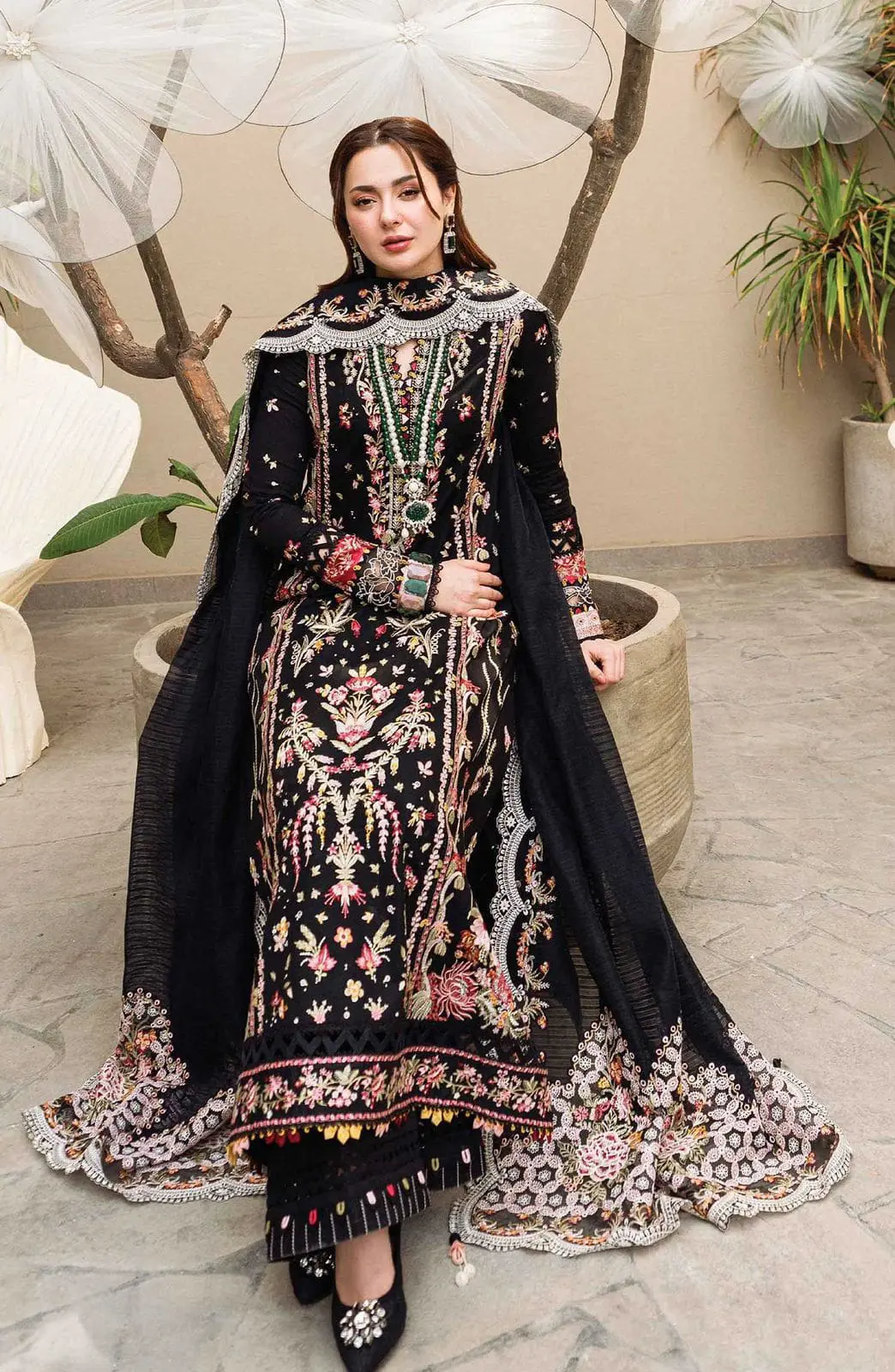 Qalamkar 3 Piece Embroidered Lawn Suit Khaadi Net Dupatta Code 4003
